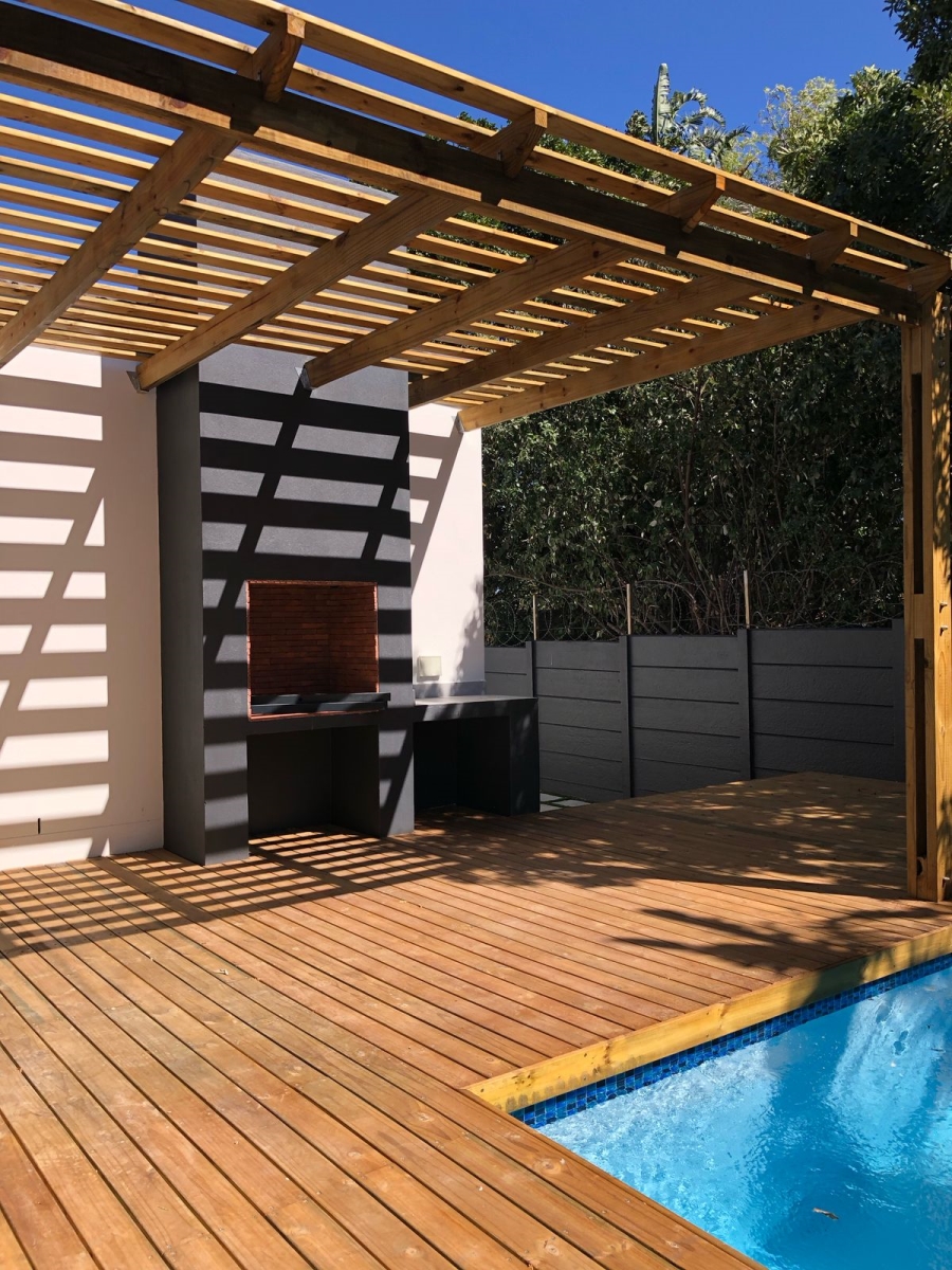 To Let 4 Bedroom Property for Rent in Somerset Ridge Western Cape